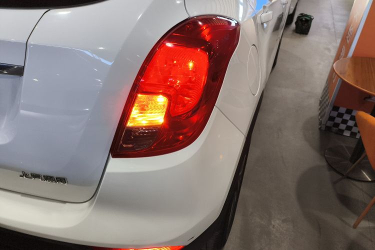 别克 昂科拉 2018款 18T 自动两驱都市领先型车身外观9