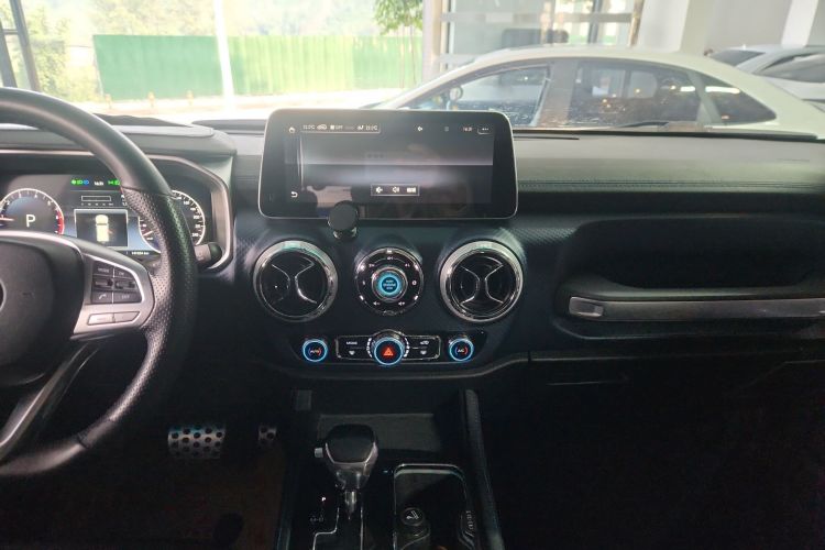 北京BJ40 2018款 PLUS 2.0T 自动四驱城市猎人版中控内饰16