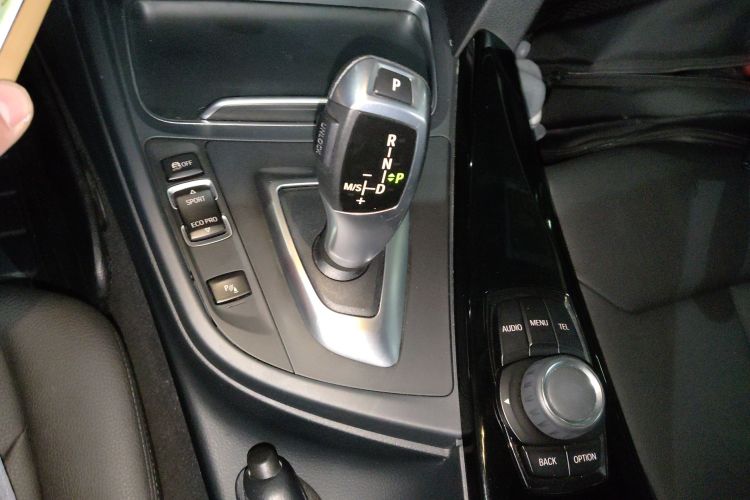 宝马3系 2016款 316Li 时尚型中控内饰18