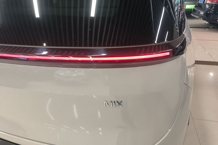 极氪MIX 2025款 长续航智驾版车身外观6006