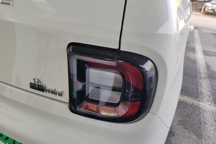 吉利银河 2024款 熊猫mini 200km 耐力熊车身外观9