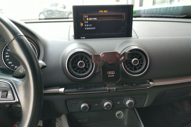 奥迪A3 2018款 30周年年型 Limousine 35 TFSI 进取型中控内饰16