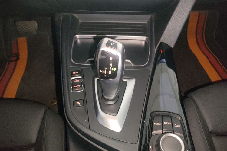 宝马3系 2018款 320Li 时尚型中控内饰18