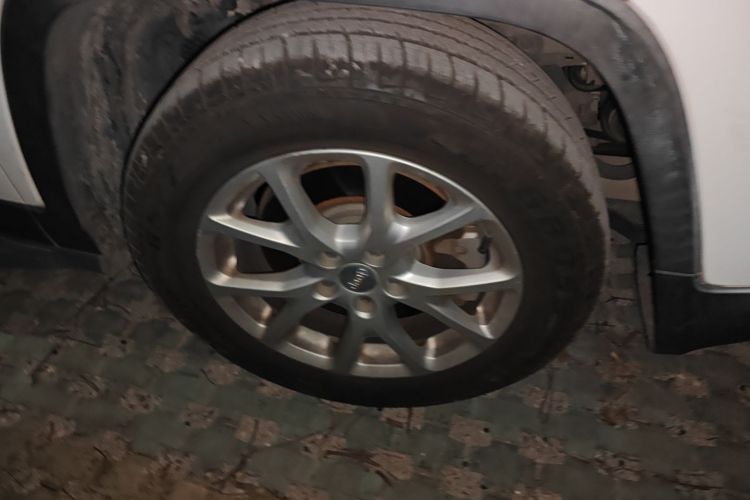 Jeep 自由光 2016款 2.0L 优越版车身外观6007