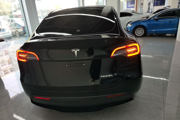 特斯拉 Model Y 2022款 改款 后轮驱动版车身外观6