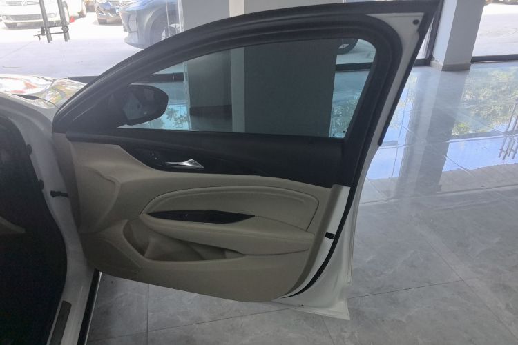 别克 君威 2020款 552T 精英型中控内饰7005