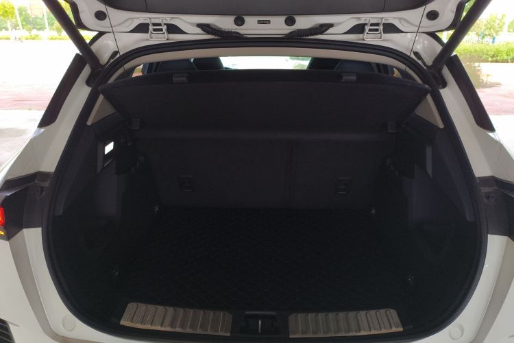 领克06 2021款 1.5T Shero粉色特别版机舱底盘23