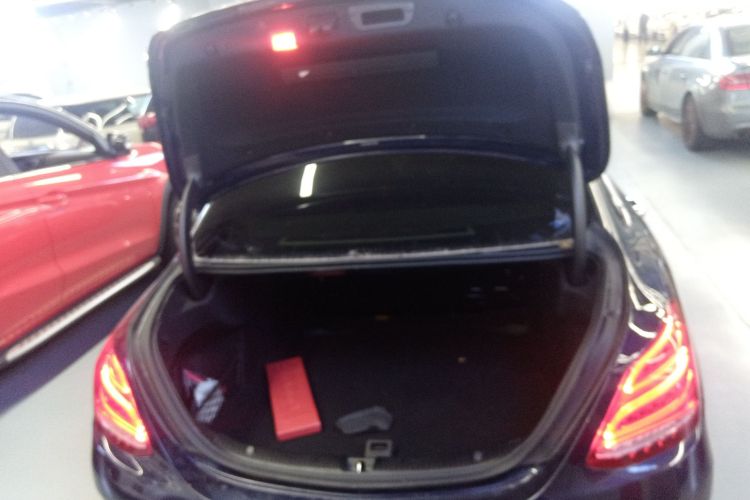 奔驰C级 2017款 C 180 L 运动版局部细节23