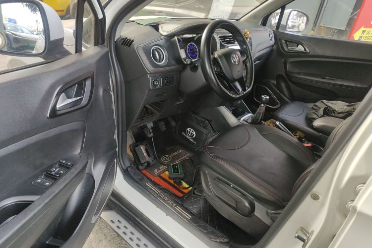 中华V3 2016款 1.5L 手动舒适型中控内饰20