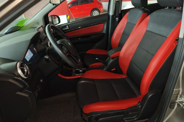 北汽新能源EX 2018款 EX360 新尚版中控内饰19