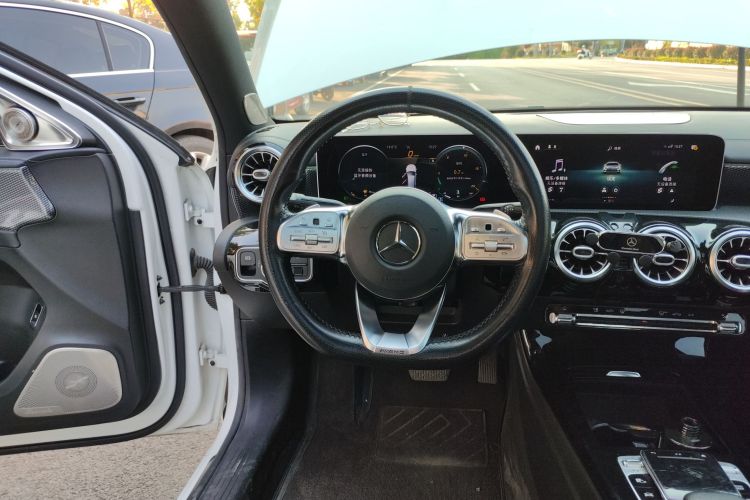 奔驰A级 2020款 A 200 L 运动轿车局部细节13