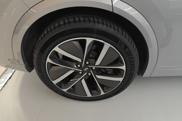 理想汽车 理想L7 2024款 Ultra车身外观6008