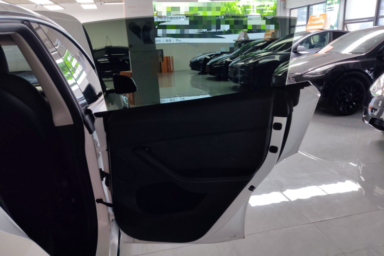 特斯拉 Model Y 2022款 改款 长续航全轮驱动版中控内饰45