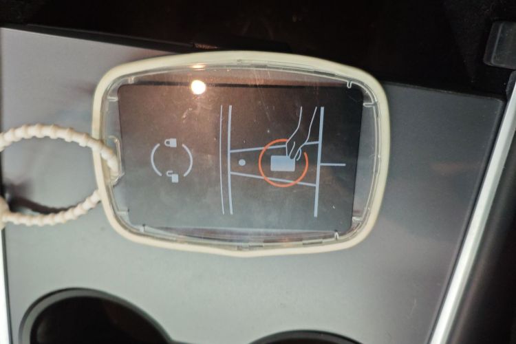 特斯拉 Model Y 2024款 后轮驱动版中控内饰7001