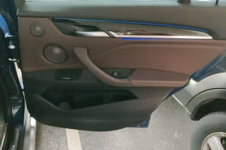 宝马X1 2022款 改款 xDrive25Li 尊享型中控内饰7005