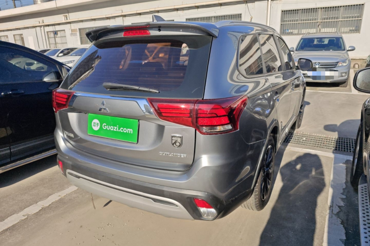 三菱 欧蓝德 2019款 2.0L 两驱畅享版 7座 国VI车身外观7