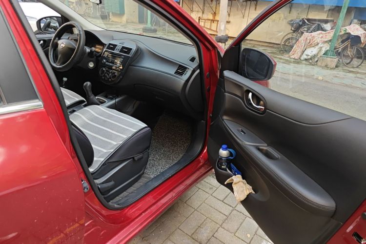 日产 骐达TIIDA 2014款 1.6L 手动舒适型局部细节9005