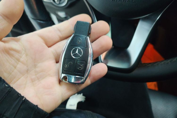 奔驰GLC轿跑 2017款 GLC 200 4MATIC 轿跑SUV中控内饰11