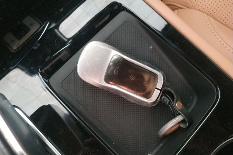 理想汽车 理想ONE 2021款 增程6座版中控内饰11