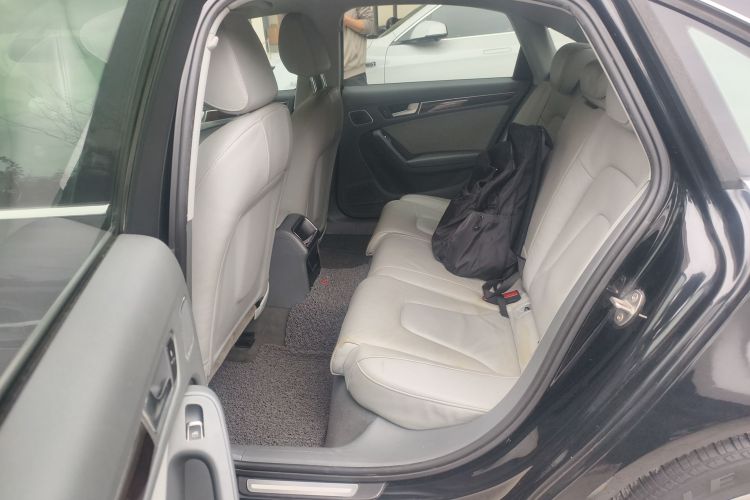 奥迪A4L 2013款 35 TFSI 自动舒适型中控内饰7004