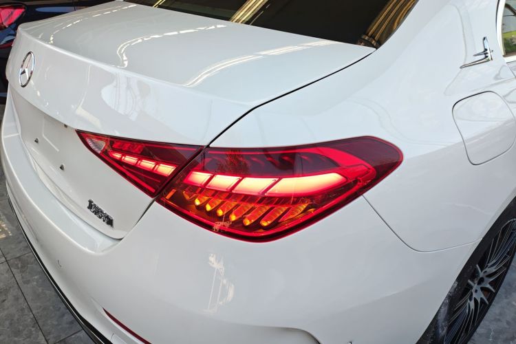 奔驰C级 2023款 改款 C 260 L 运动版车身外观9