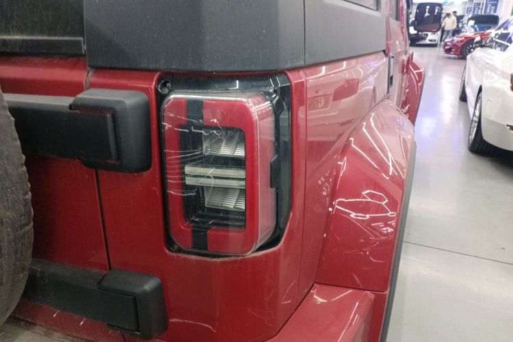 北京BJ40 2019款 PLUS 2.3T 自动四驱尊享版 国VI车身外观9