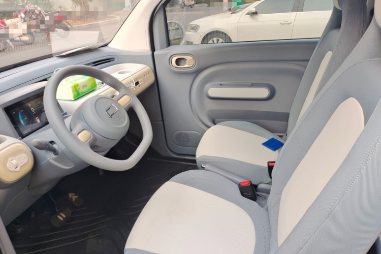 奔腾小马 2025款 222km 灵动马中控内饰19