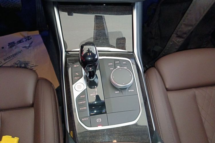 宝马3系 2022款 325Li M运动套装中控内饰18