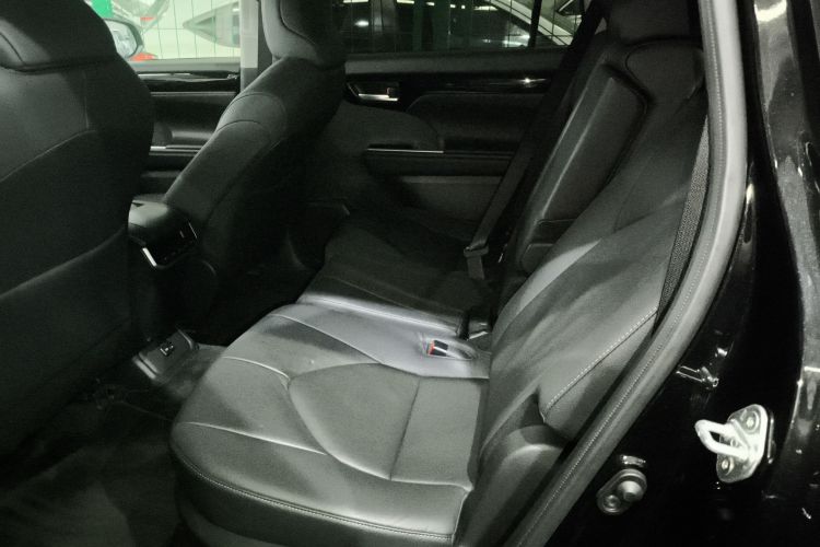 丰田 汉兰达 2023款 2.5L智能电混双擎两驱尊贵版 7座中控内饰21