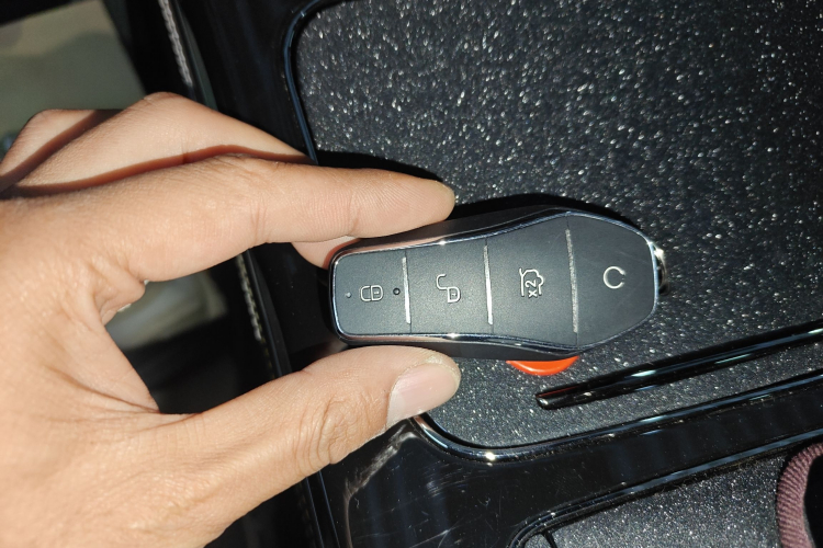 比亚迪 汉 2022款 DM-i 121KM 尊享型中控内饰11