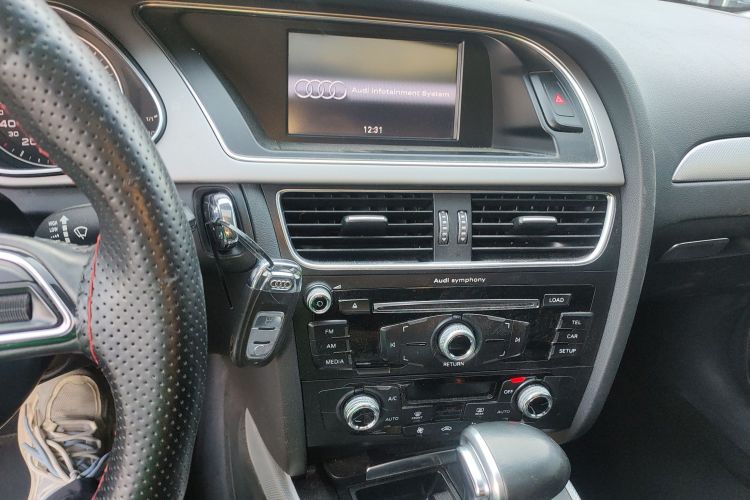 奥迪A4L 2015款 45 TFSI quattro个性运动型中控内饰16