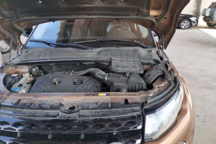 路虎 揽胜极光(进口) 2014款 2.0T 5门耀动版机舱底盘26