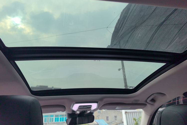 红旗H9 2022款 2.0T 智联旗享版中控内饰22