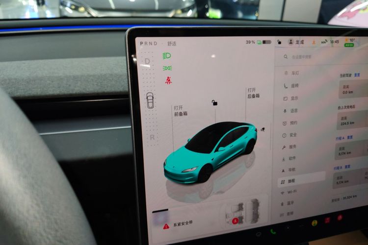 特斯拉 Model 3 2023款 长续航全轮驱动版中控内饰18