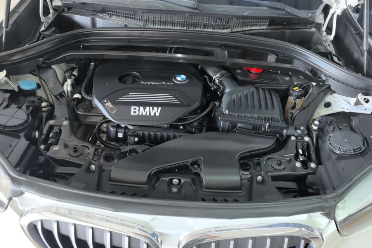 宝马X1 2018款 sDrive18Li 时尚型机舱底盘24