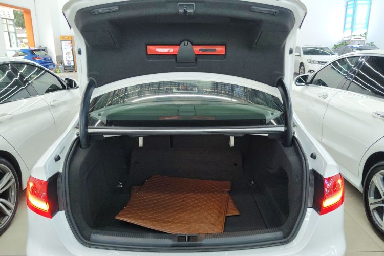 奥迪A4L 2016款 35 TFSI 典藏版 S line舒适型局部细节23