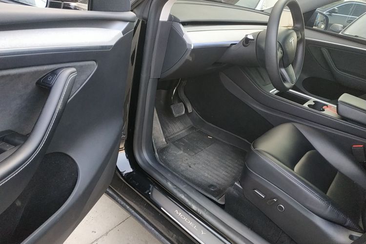 特斯拉 Model Y 2023款 后轮驱动版中控内饰20