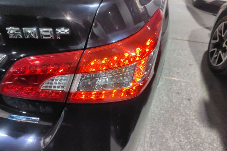 日产 轩逸 2014款 1.6XV CVT尊享版车身外观9