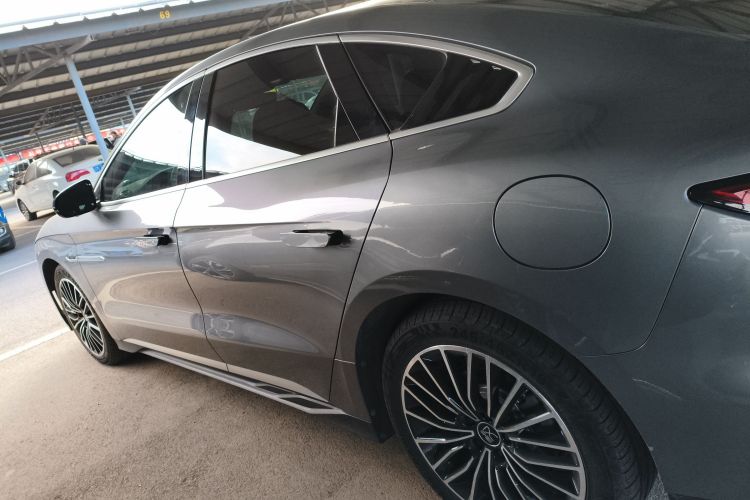 比亚迪 汉 2022款 DM-i 121KM 尊荣型车身外观4