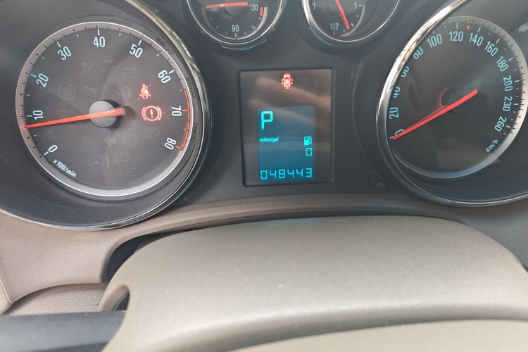 别克 英朗 2013款 GT 1.6L 自动舒适版中控内饰15