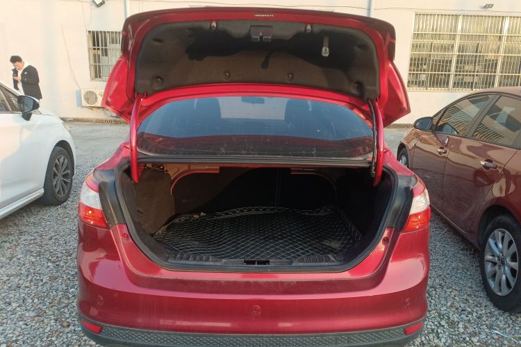 福特 福克斯 2012款 三厢 1.6L 自动风尚型机舱底盘23