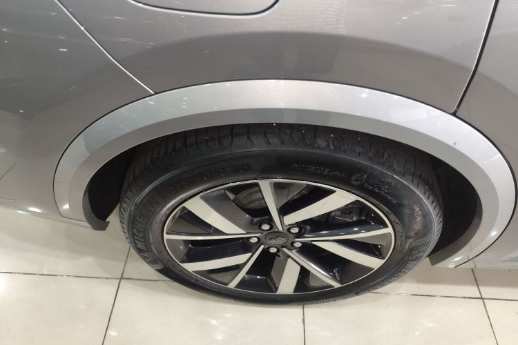 理想汽车 理想L8 2023款 Max车身外观6003