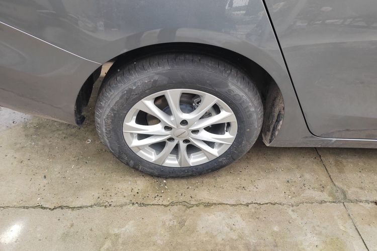 荣威i5 2023款 1.5L CVT豪华版车身外观6008