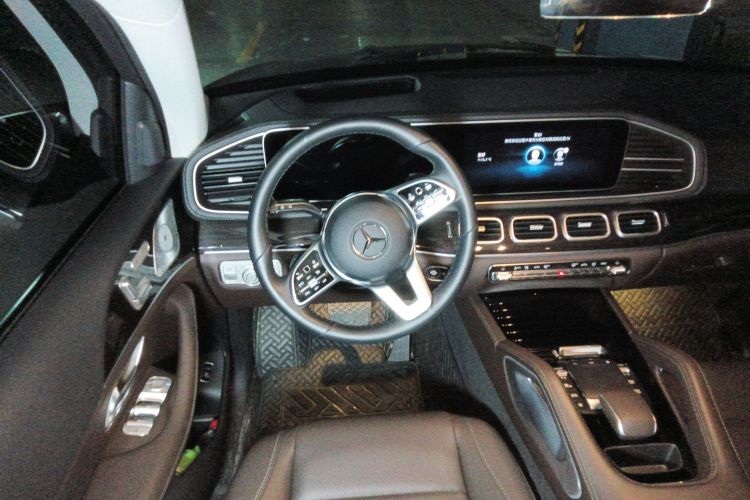 奔驰GLE 2023款 GLE 350 4MATIC 时尚型中控内饰13