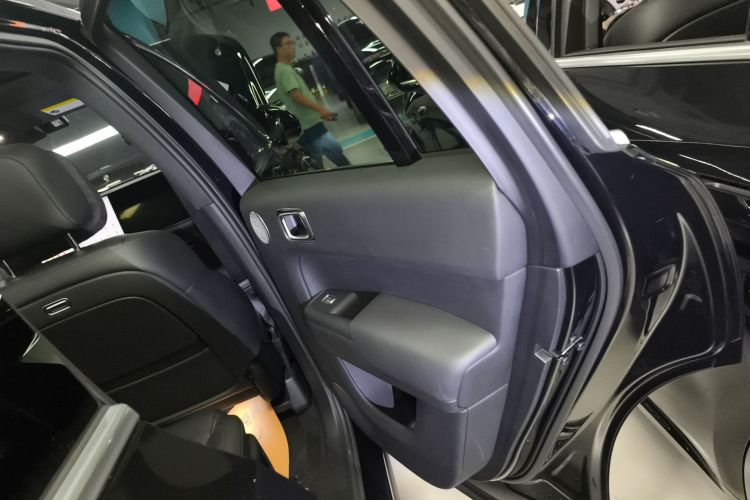 理想汽车 理想L8 2024款 Max中控内饰45