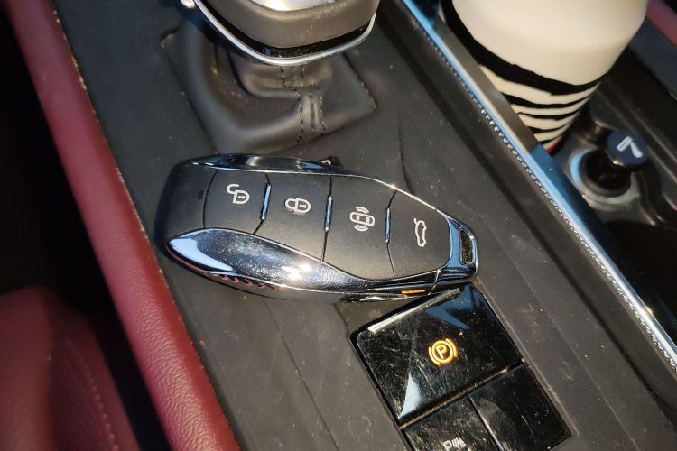 红旗H5 2024款 2.0T 自动智联旗畅版中控内饰11