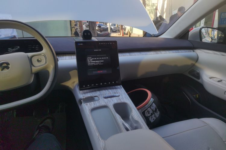 蔚来ET7 2022款 100kWh 首发版中控内饰16