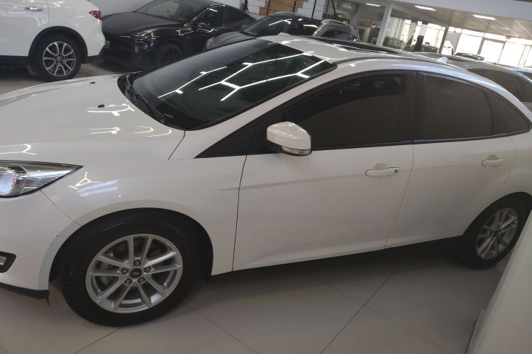 福特 福克斯 2018款 三厢经典 1.6L 自动风尚型智行版车身外观4