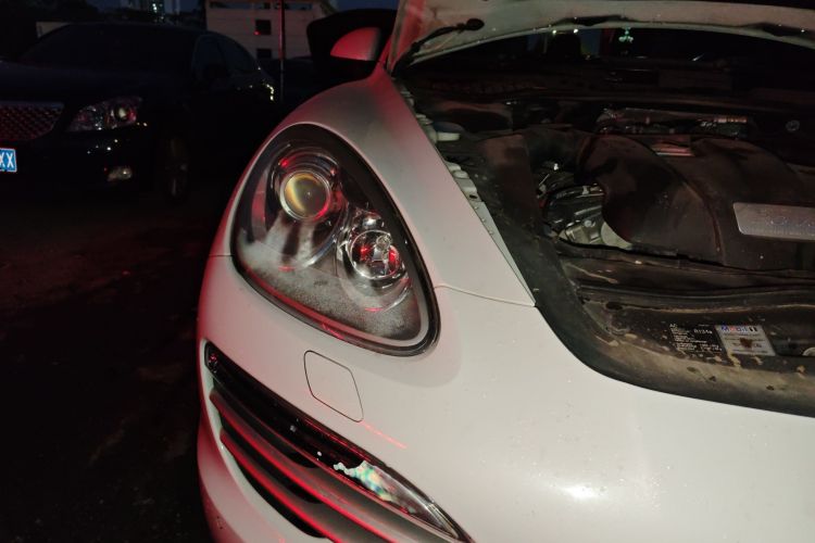 保时捷 2014款 Cayenne Platinum Edition 3.0T车身外观8