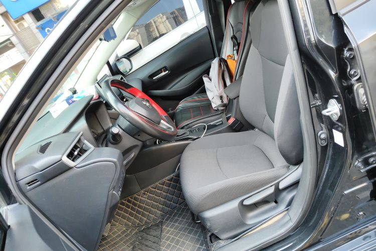 丰田 卡罗拉 2019款 1.2T S-CVT GL-i精英版中控内饰19